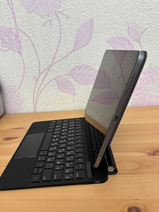 iPad Air 2024 11 дюймов M2 + wireless клавиатура