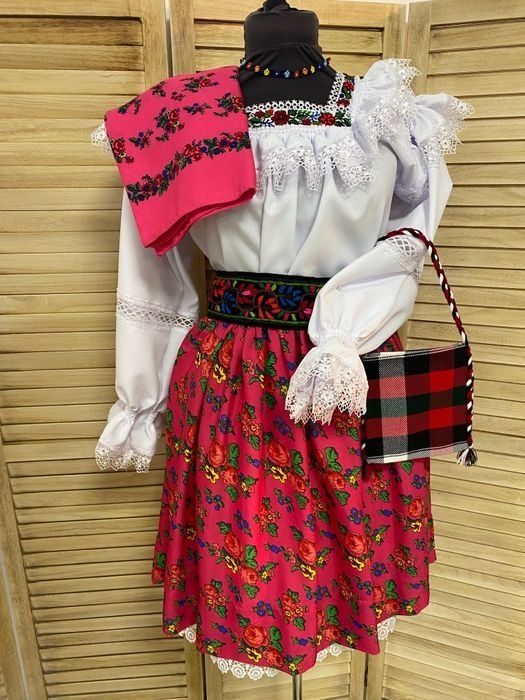 Costum artizanal /popular pentru femei de Maramures