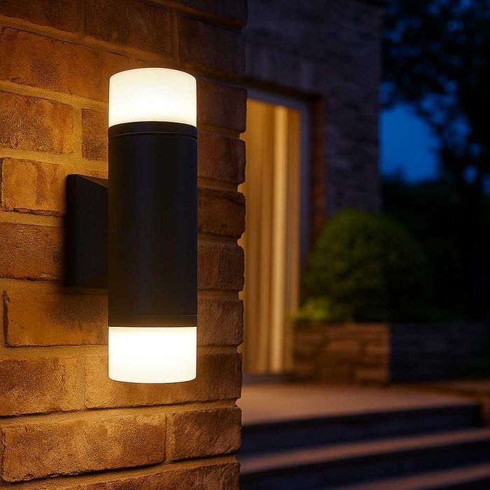 Стенна лампа LUNA LIGHTING – уютна топла светлина за вход и фасада