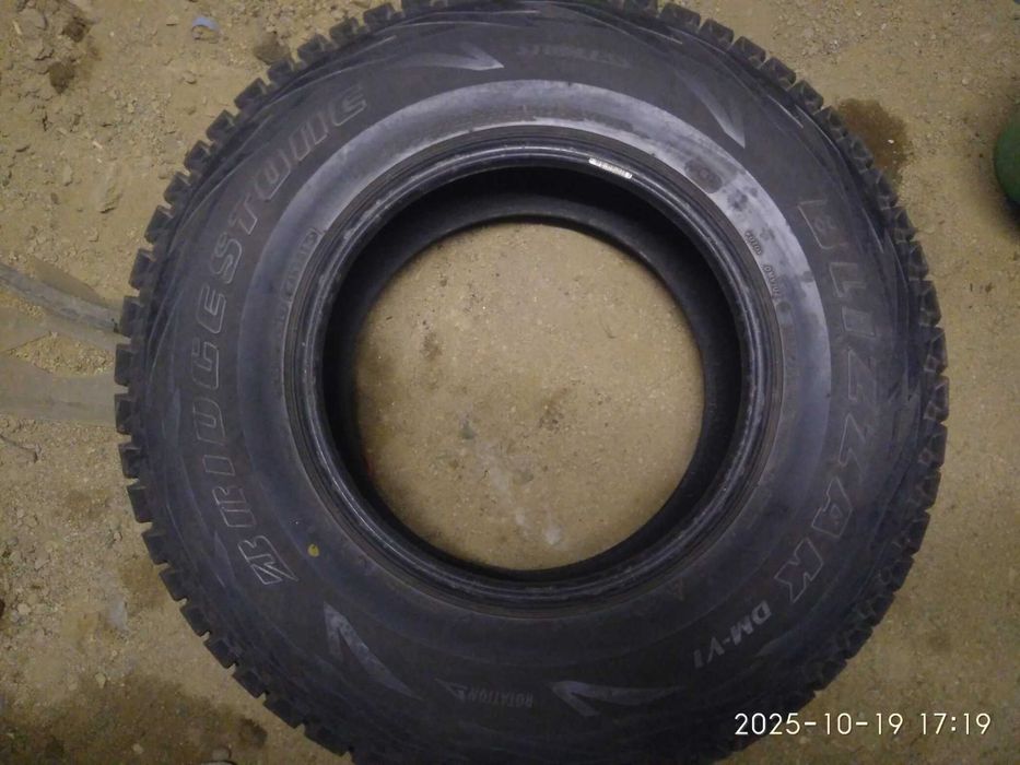 Шины зимние Bridgestone Blizzak DM-V1 265/70/16