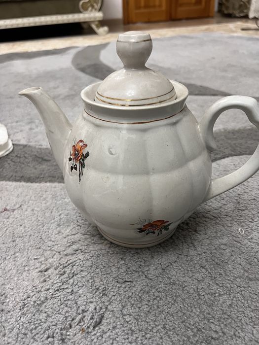 Фарфоровый чайник 2 лит
