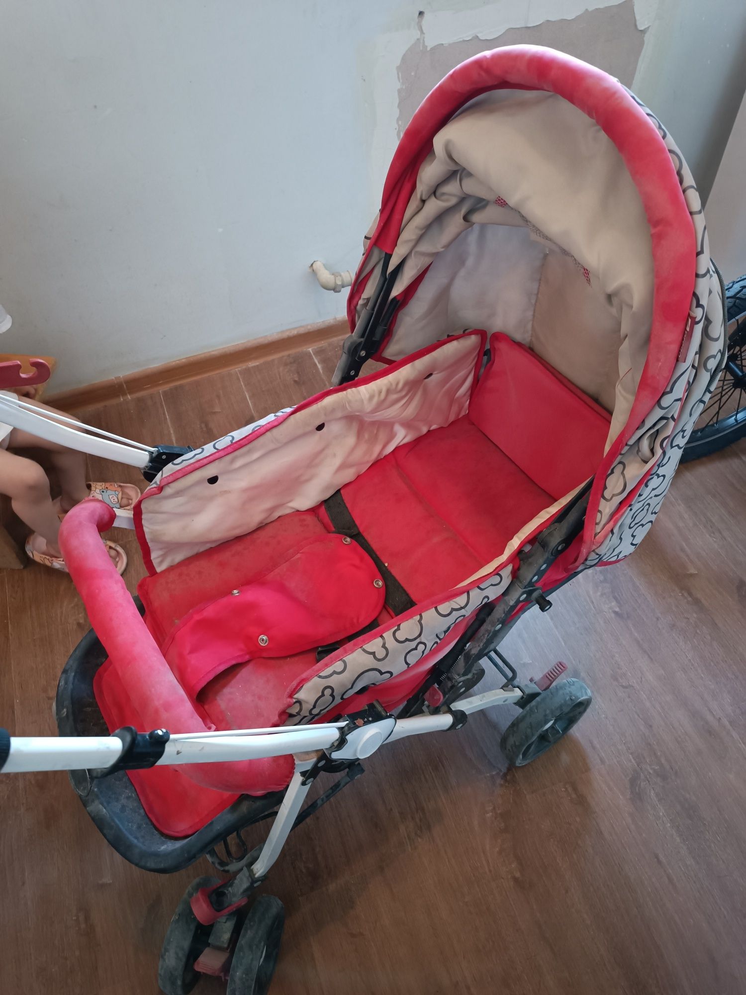 Продам прогулочную коляску б/у