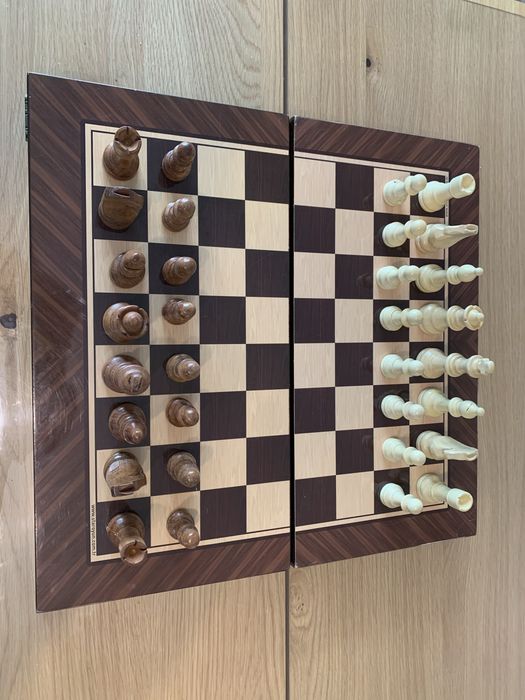 Уникални комплекти шахматни фигури с дъски