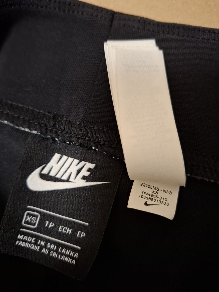 .  Нов без хартиен етикет.  Дамски оригинален клин.  Nike Air. Ном