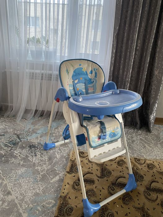 Детская коляска и стульчик