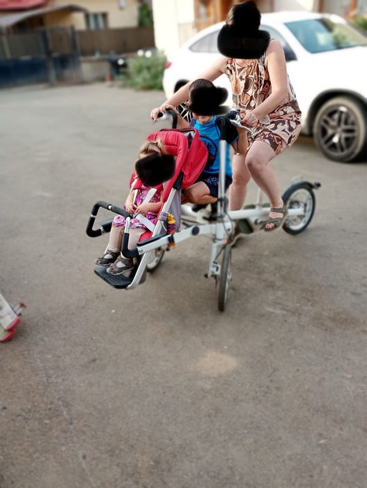 Bicicleta cu carucior , remorca bicicleta