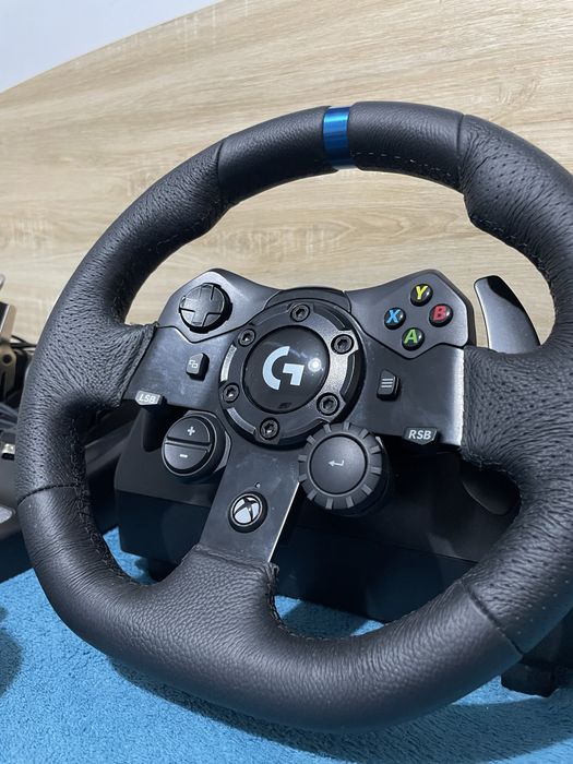 Volan Logitech G923 cu pedale și schimbător