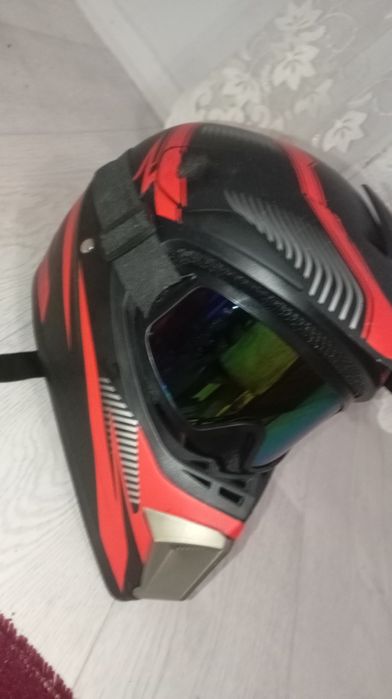 Каска новый почти