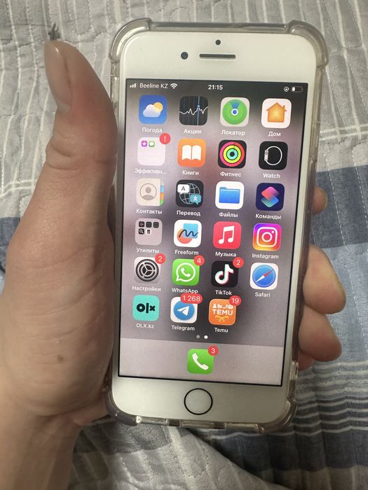 Продам Айфон 8