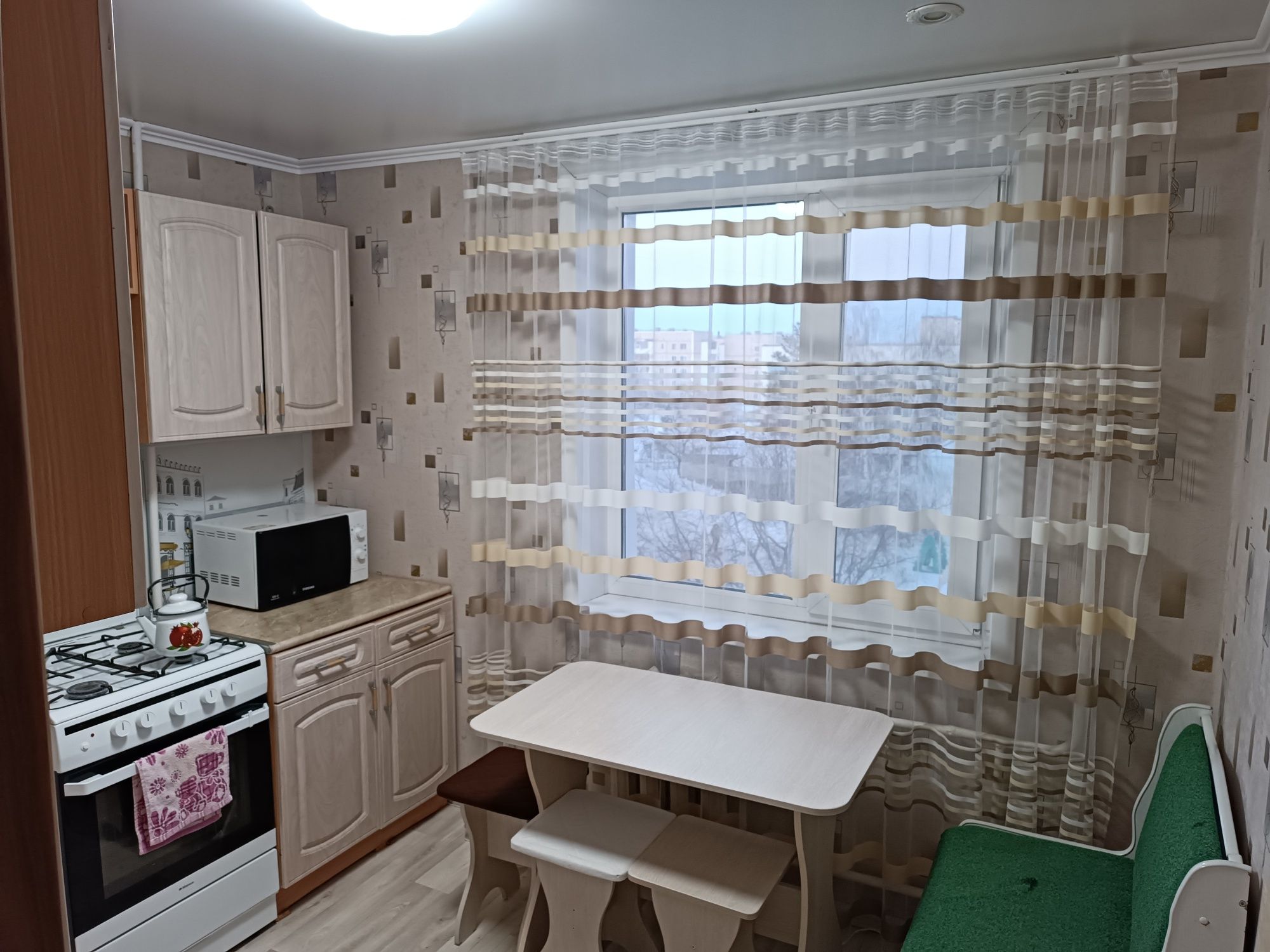 1-ком.кв.ул.пл.45кв.м.Посуточно,по часам! 6-4 ДЮСШ, Автостанция,Орда!