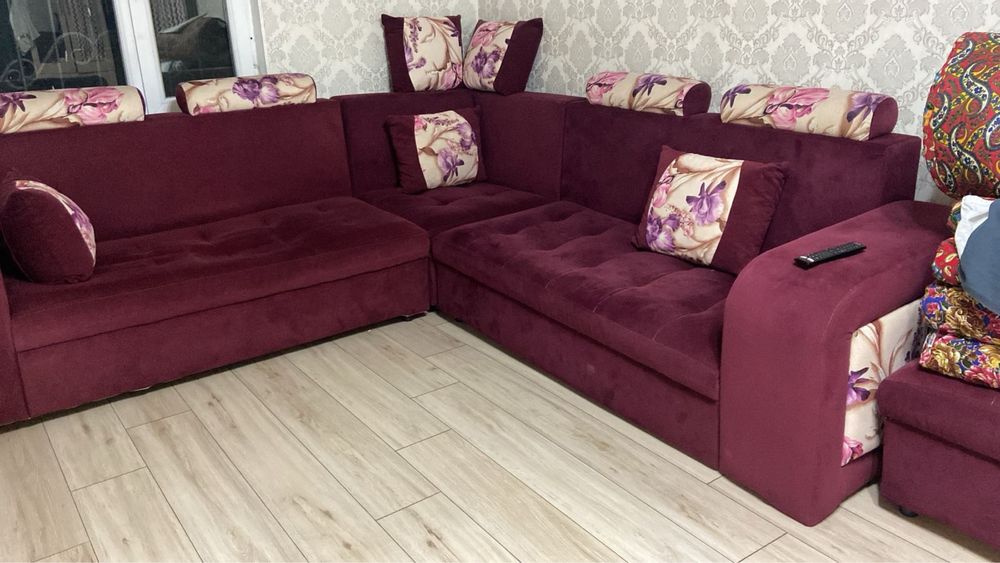Продам угловой диван 3х2,5 метра