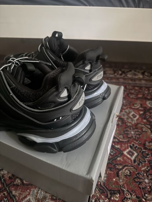 Vand balenciaga track led