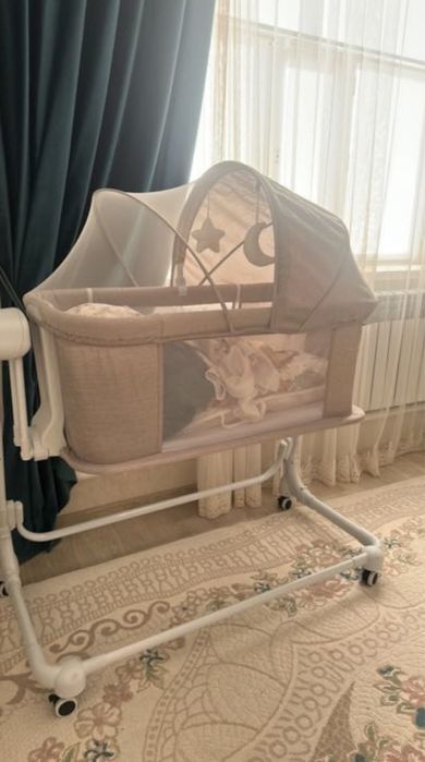 Электро манеж , можно включать музыку через блютуз