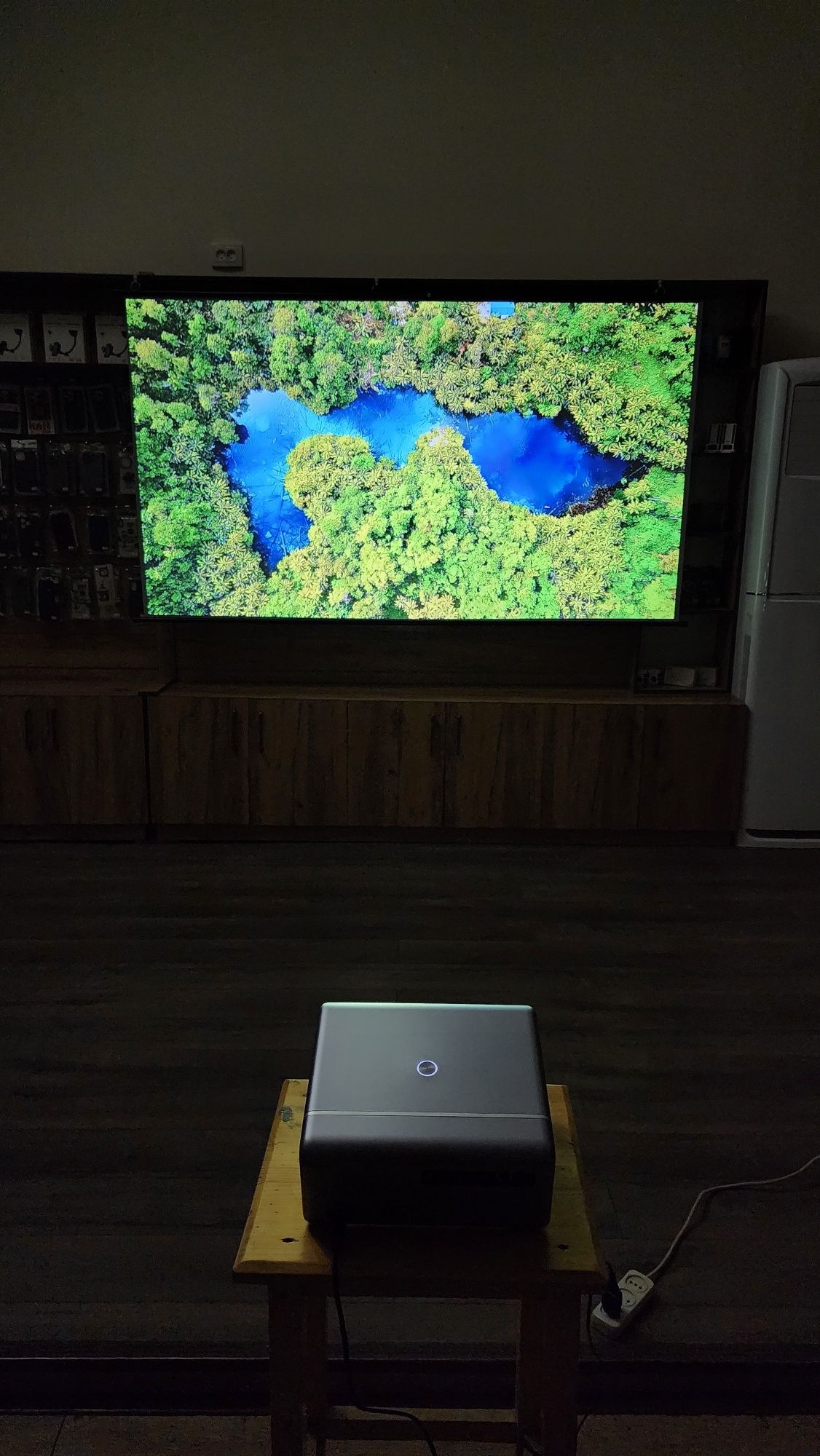Proyektor 4K RS8