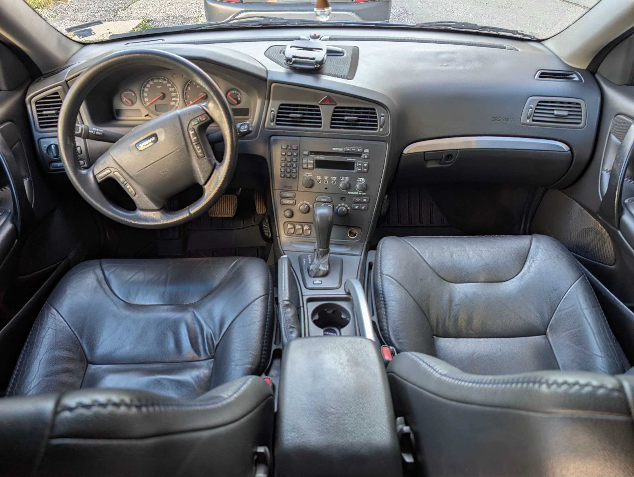 Volvo XC70 / Ocean race / 2.4T / автоматик / Газ-Бензин