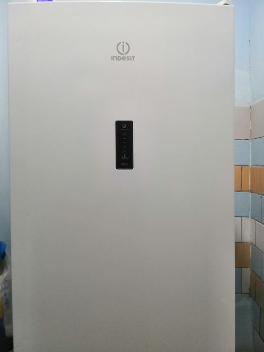 Холодильник сотилади