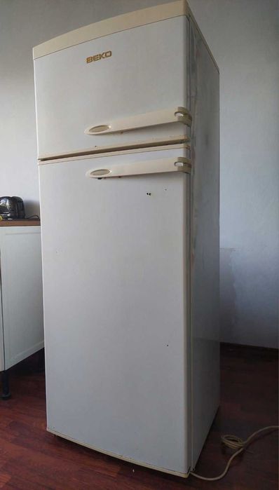 Хладилник с отделна камера BEKO