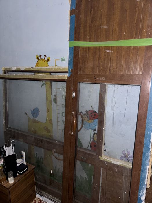 Продам 2 штук алюминивый перегородку зал балкон