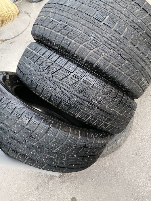 Продам резину зима 4 штуки на R15