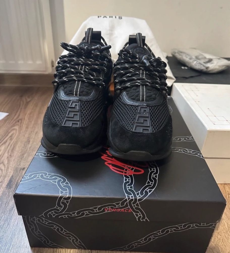 Versace chain reaction