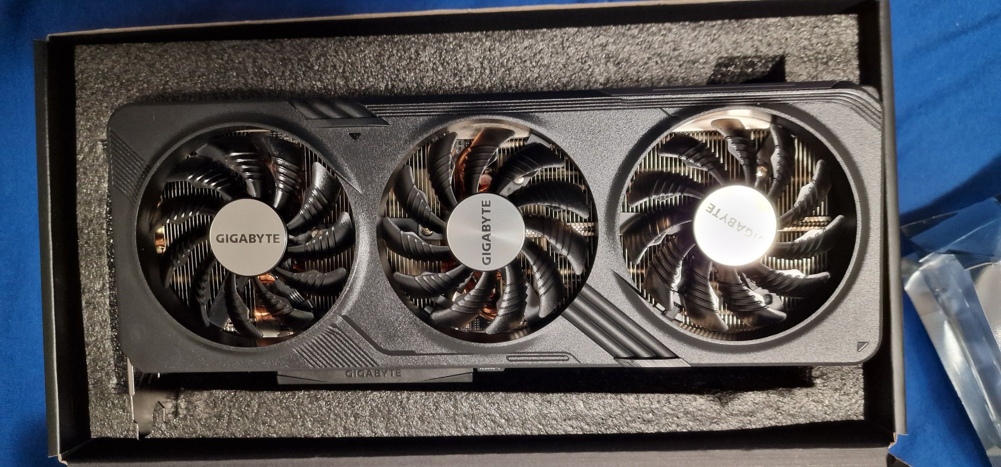 GIGABYTE Radeon RX 7600 XT Gaming OC 16G