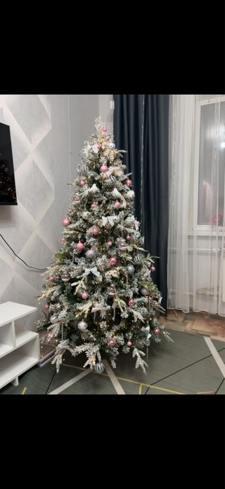 Новогодняя елка, вместе с игрушками