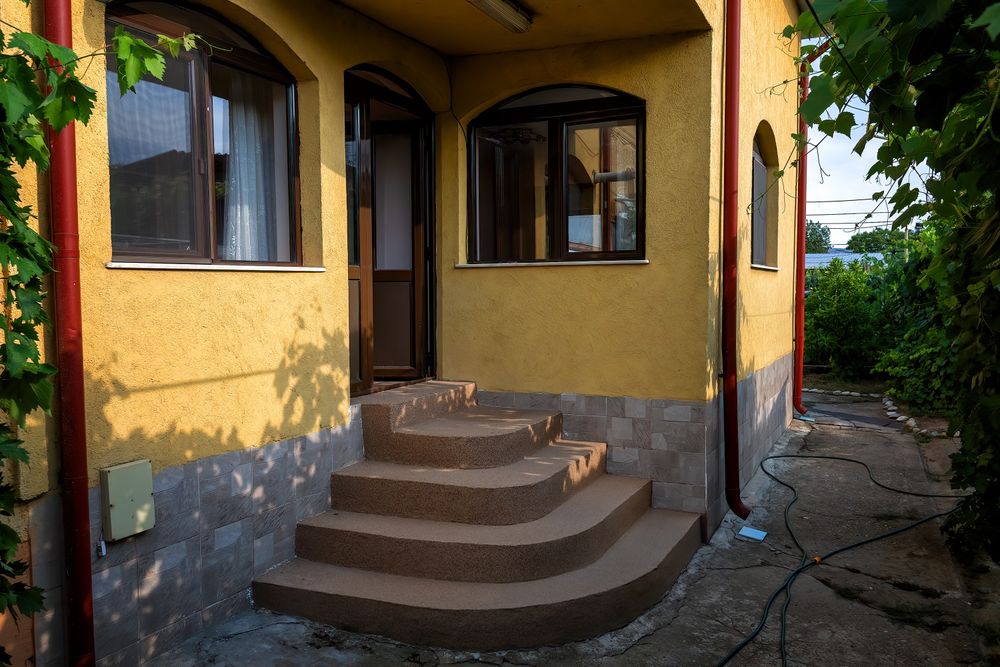 Casa de vânzare,  Cârcea