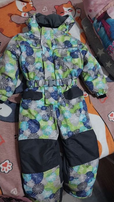 Комбинезон и куртка. Обувь в подарок
