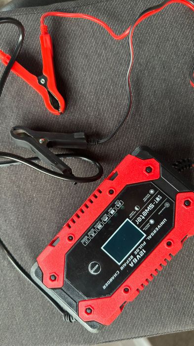 Продавам 6 амперово импулсно зарядно за акумулатори