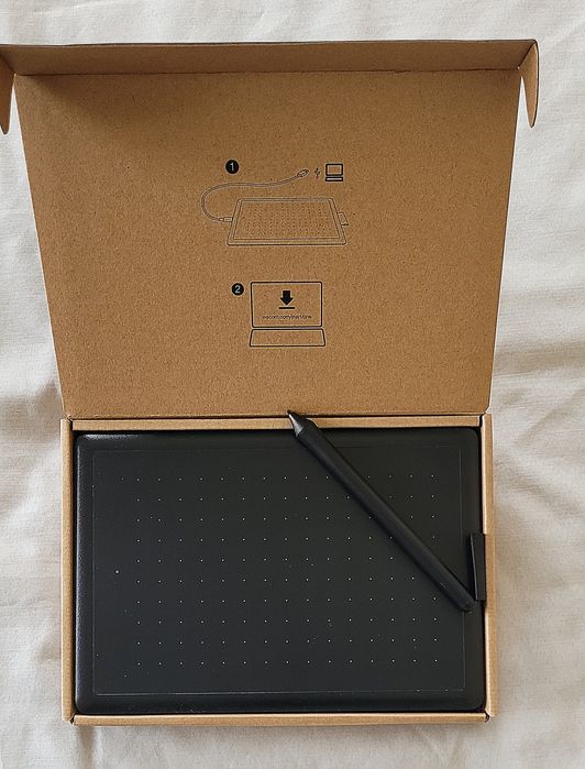 Продавам графичен таблет One by Wacom Small CTL-472 – Черен/Червен