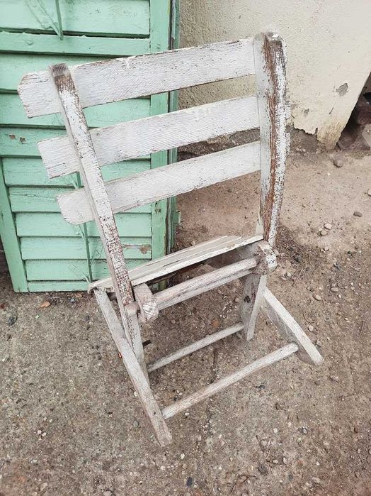 scaun mic pliant din lemn