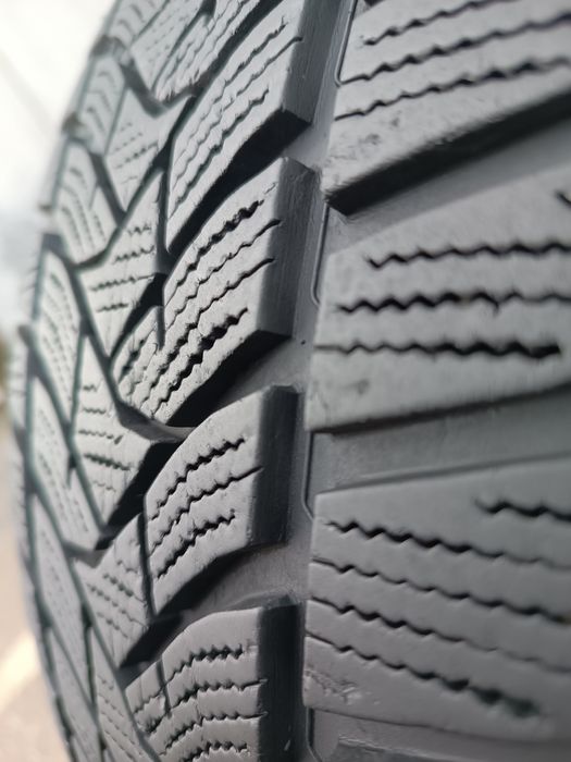 225/55/17 Dunlop