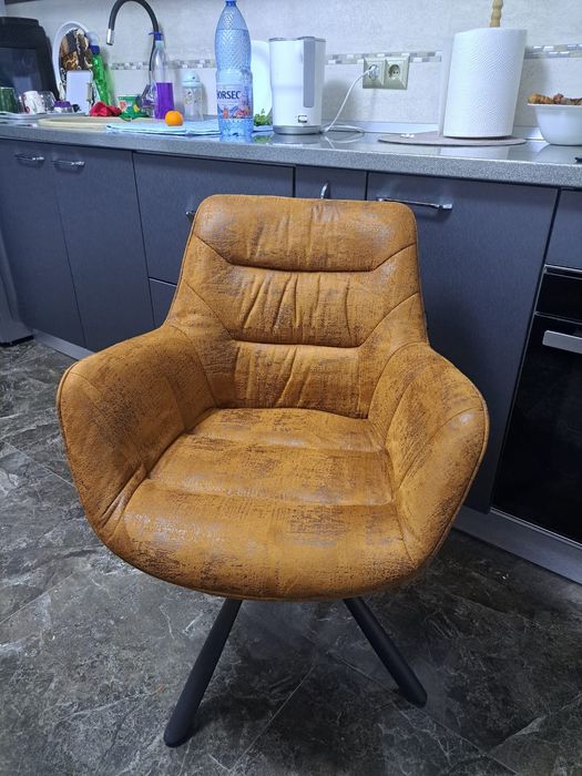 Vând 4 scaune rotative