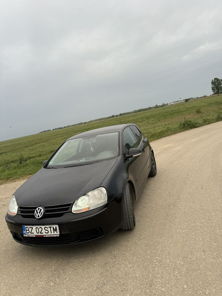 Vând Golf 5 1.4 benzină