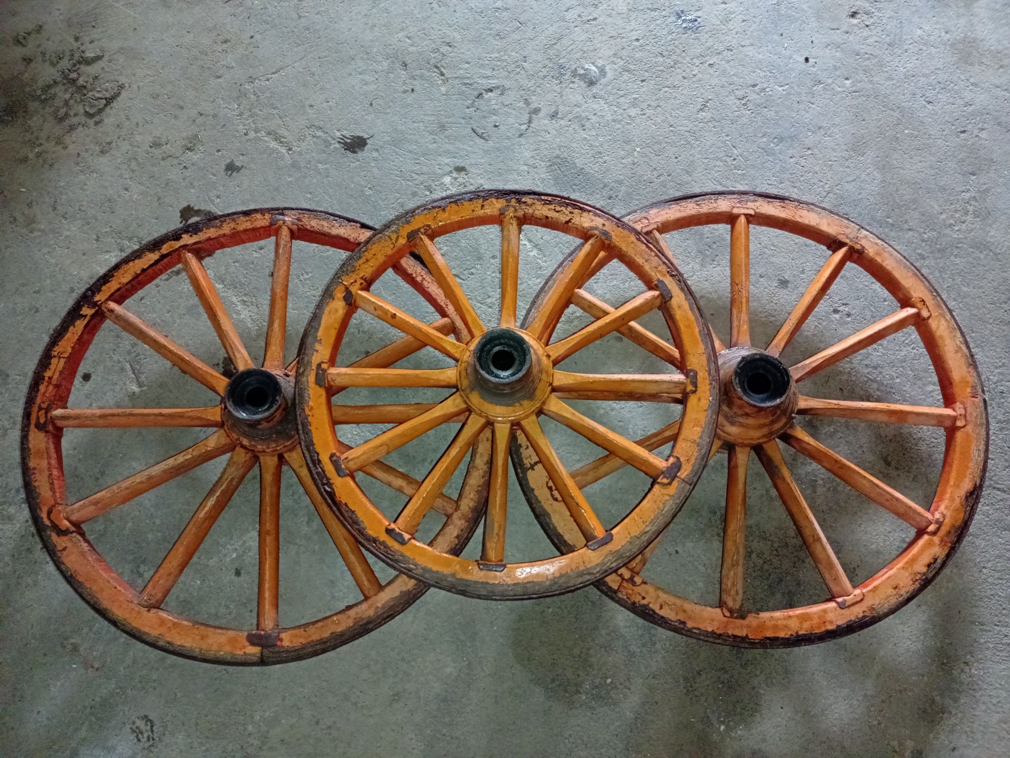 Дървени колела от каруца