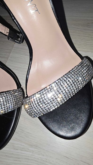 Sandale cu toc pentru femei