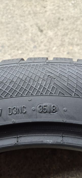 4 anvelope iarna runflat Continental 235/55/19.Pretul este pe bucata