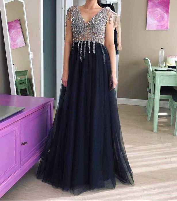 Vand rochii de ocazie