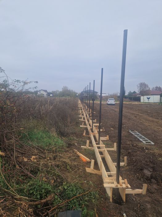 Facem garduri din plasă bordurată