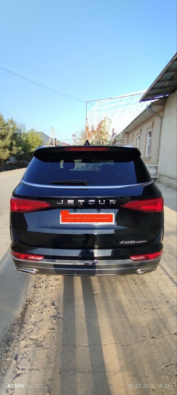 Jetour X95 full чёрного цвета