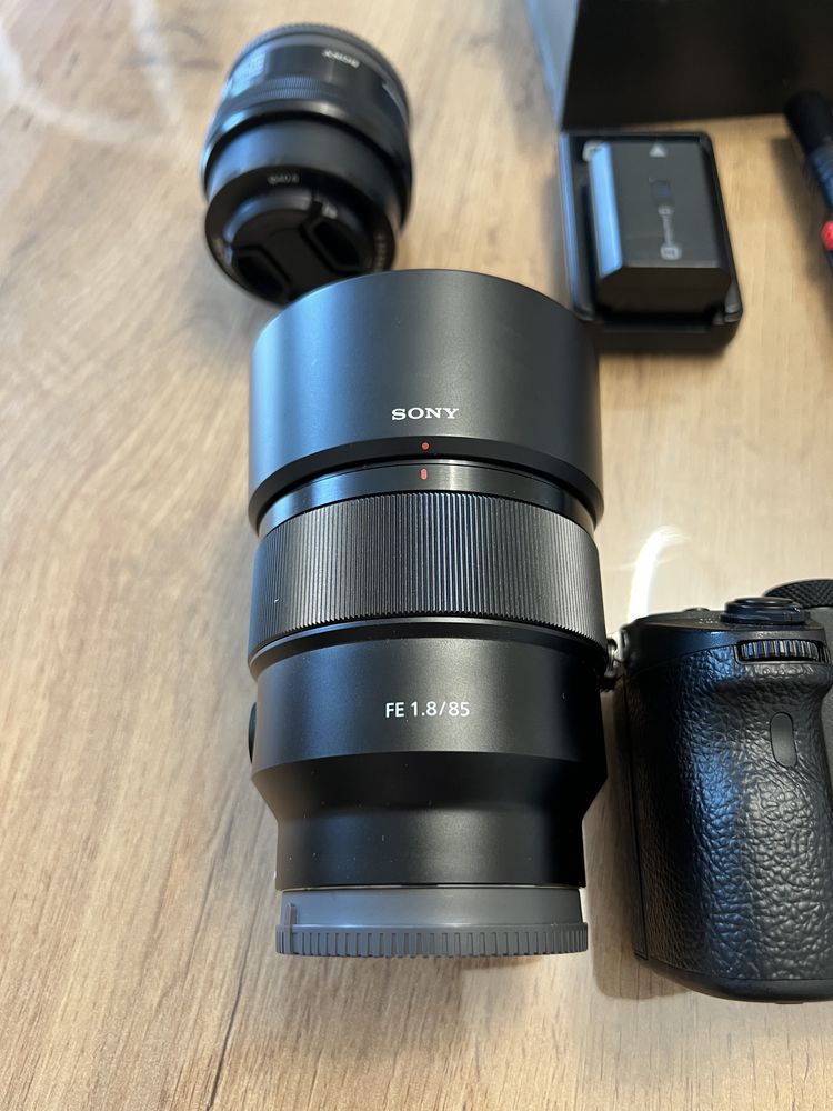Sony A7 III + два обектива и микрофон ( като нов )