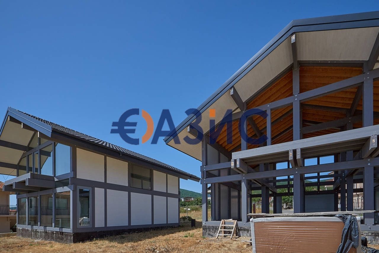 Продава се Къща в с. Кошарица, Област Бургас - 200 кв.м за 1750 €/кв.м - Снимка #11