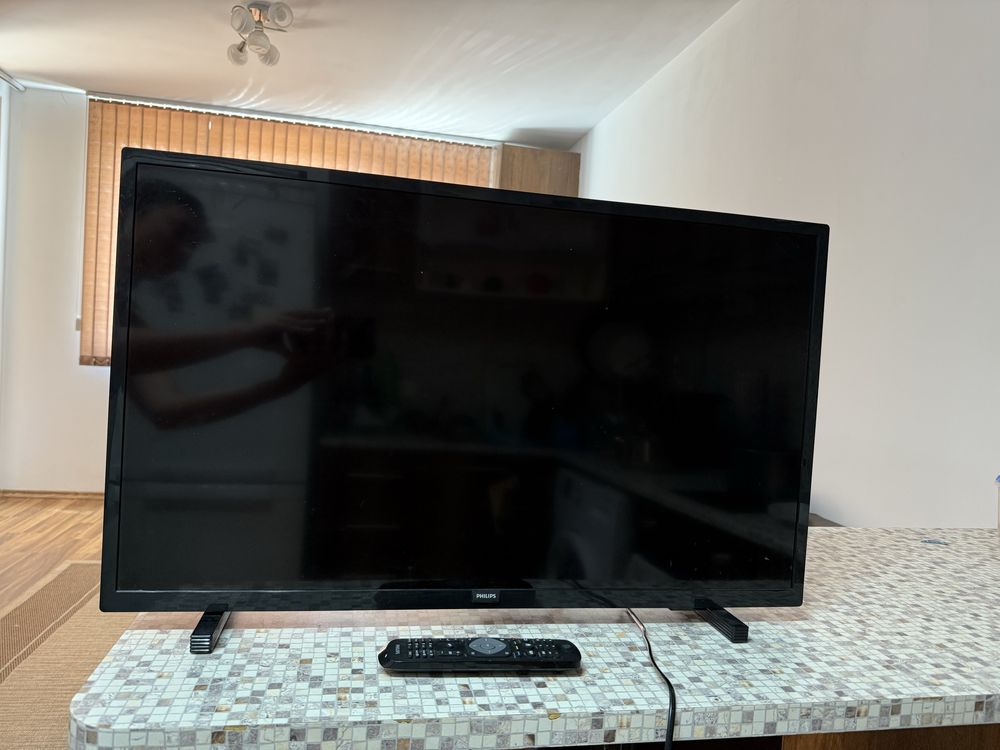 Телевизор Philips 32инча
