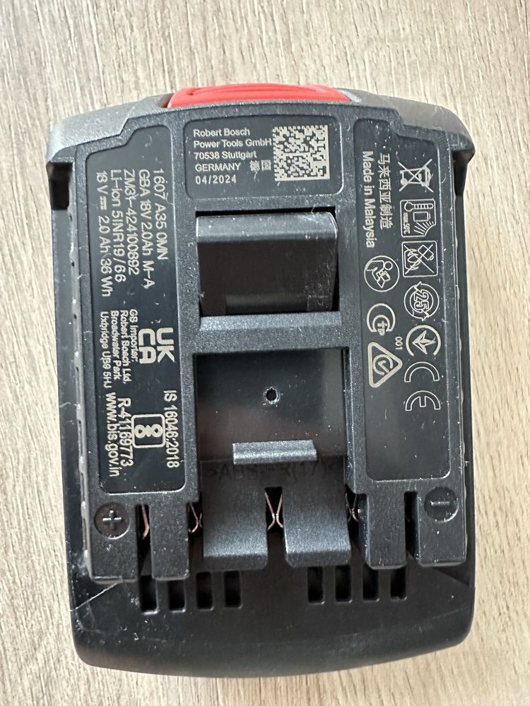 2 бр батерии BOSCH 18V  2 ha чисто нови !!! в гаранция