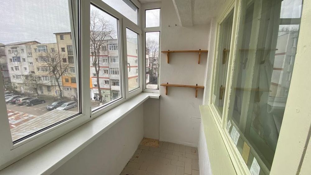 Vând apartament 3 camere Primaverii (Romarta)