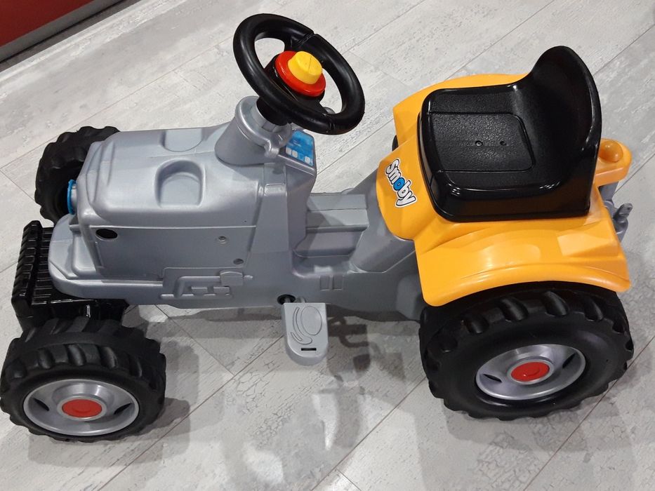 Детски трактор с педали SMOBY/ немски