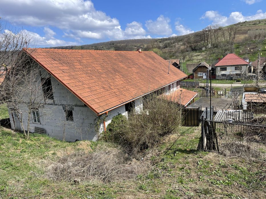 Casă spațioasă cu curte , situata la doar 20 km de Reghin