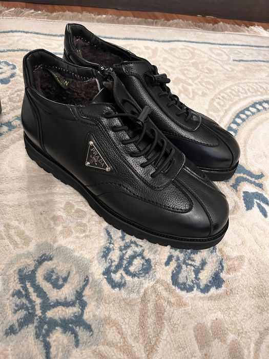пара чёрных кожаные зимние ботинки Prada