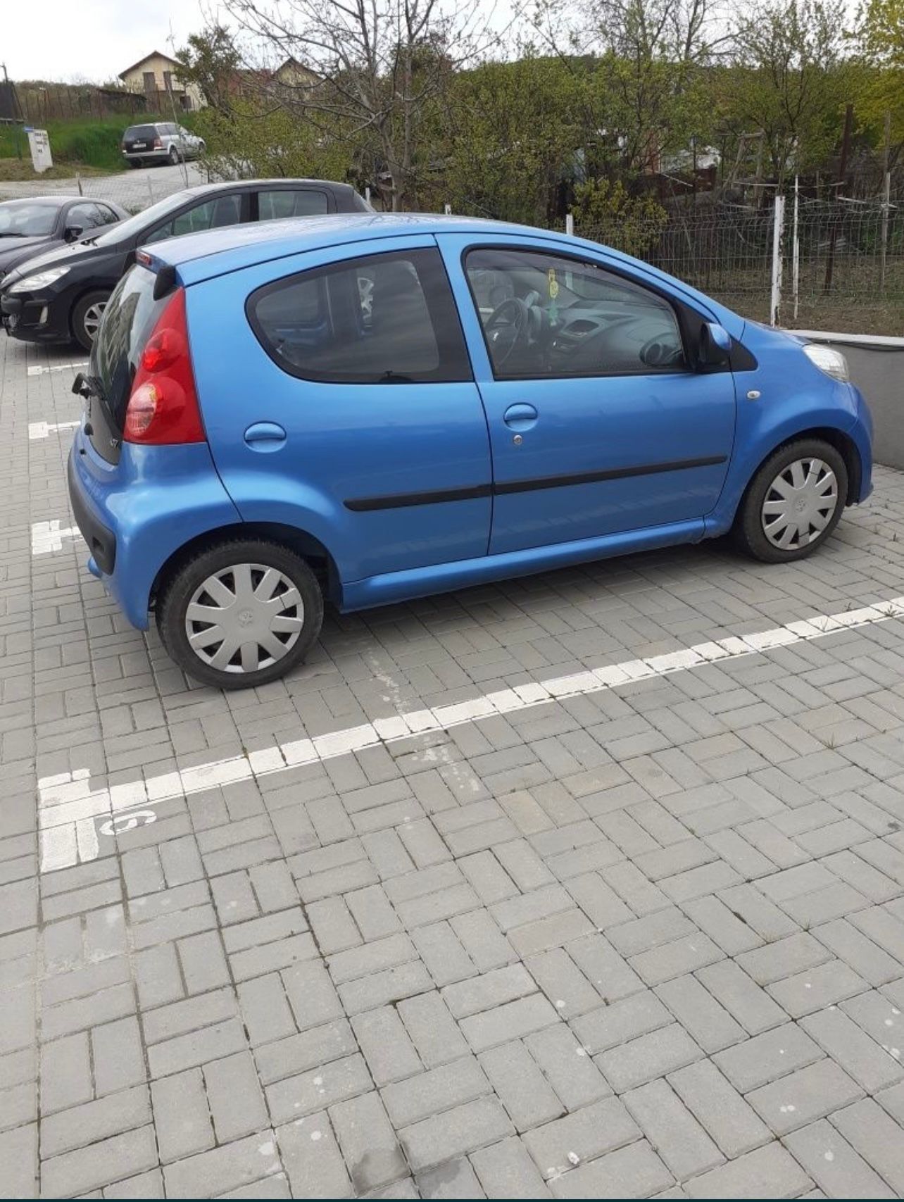 Vând Peugeot 107