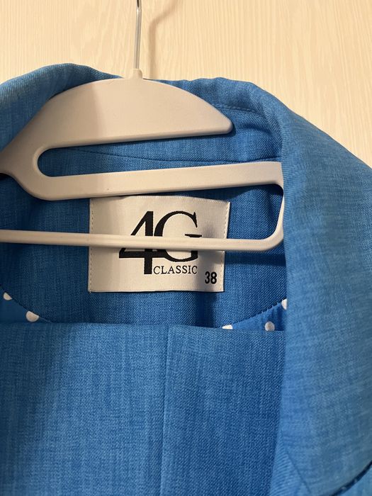 Женски костюм в синьо